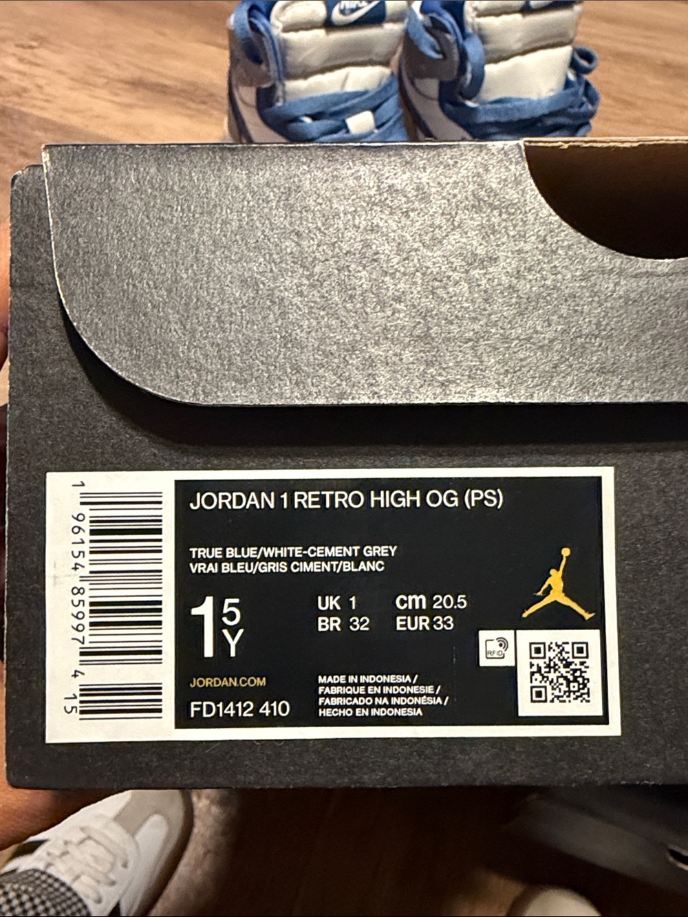 Jordan 1 Retro High OG - Picture 8 of 8